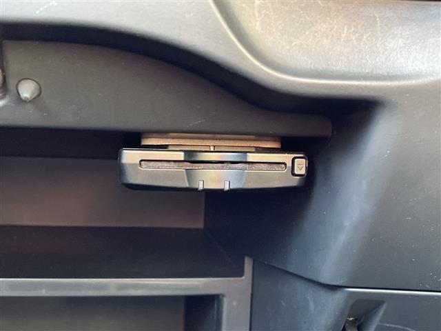 ノート ｅ－パワー　Ｘ　ＦＯＵＲ　４ＷＤ　社外ＳＤナビ　ＣＮ－ＲＥ０５ＷＤ　ＣＤ　ＤＶＤ　ＢＴ　フルセグテレビ　バックカメラ　ＥＴＣ　ドライブレコーダー　衝突被害軽減ブレーキ　レーンキープアシスト　コーナーセンサー（8枚目）