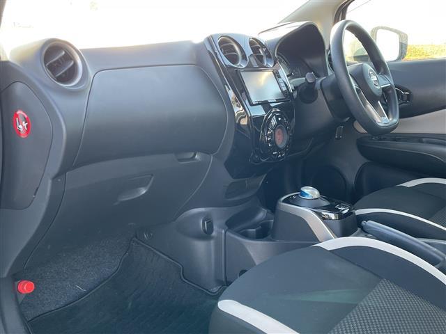 ノート ｅ－パワー　Ｘ　ＦＯＵＲ　４ＷＤ　社外ＳＤナビ　ＣＮ－ＲＥ０５ＷＤ　ＣＤ　ＤＶＤ　ＢＴ　フルセグテレビ　バックカメラ　ＥＴＣ　ドライブレコーダー　衝突被害軽減ブレーキ　レーンキープアシスト　コーナーセンサー（16枚目）