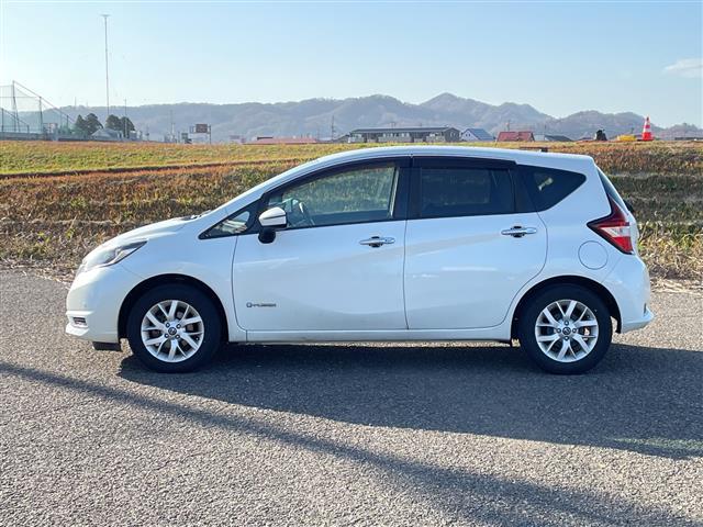 ノート ｅ－パワー　Ｘ　ＦＯＵＲ　４ＷＤ　社外ＳＤナビ　ＣＮ－ＲＥ０５ＷＤ　ＣＤ　ＤＶＤ　ＢＴ　フルセグテレビ　バックカメラ　ＥＴＣ　ドライブレコーダー　衝突被害軽減ブレーキ　レーンキープアシスト　コーナーセンサー（27枚目）