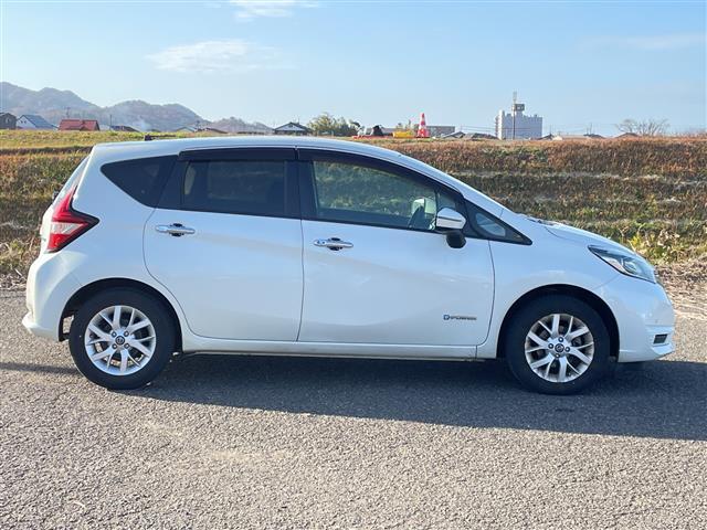 ノート ｅ－パワー　Ｘ　ＦＯＵＲ　４ＷＤ　社外ＳＤナビ　ＣＮ－ＲＥ０５ＷＤ　ＣＤ　ＤＶＤ　ＢＴ　フルセグテレビ　バックカメラ　ＥＴＣ　ドライブレコーダー　衝突被害軽減ブレーキ　レーンキープアシスト　コーナーセンサー（28枚目）