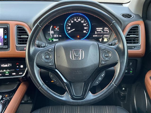 ヴェゼル ハイブリッドZ・ホンダセンシング 4WD 純正SDナビ VXM-164VFi CD DVD BT フルセグテレビ バックカメラ ETC 衝突被害軽減ブレーキ レーンキープアシスト レーダークルーズコントロール(3枚目)