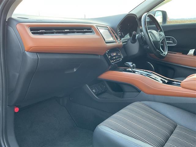 ヴェゼル ハイブリッドZ・ホンダセンシング 4WD 純正SDナビ VXM-164VFi CD DVD BT フルセグテレビ バックカメラ ETC 衝突被害軽減ブレーキ レーンキープアシスト レーダークルーズコントロール(16枚目)