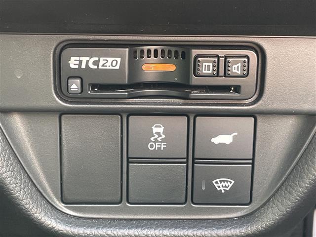 ＺＲ－Ｖ ｅ：ＨＥＶ　Ｚ　４ＷＤ　純正９インチインターナビ　ＢＴ　ＵＳＢ　フルセグテレビ　全方位カメラ　ＥＴＣ２．０　ドライブレコーダー　衝突被害軽減ブレーキ　レーンキープアシスト（9枚目）