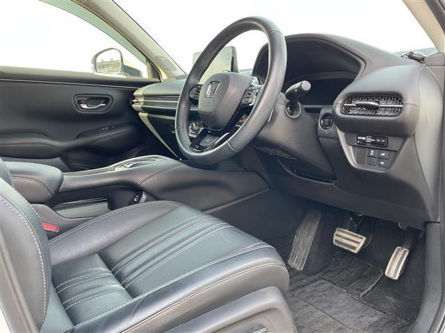 ＺＲ－Ｖ ｅ：ＨＥＶ　Ｚ　４ＷＤ　純正９インチインターナビ　ＢＴ　ＵＳＢ　フルセグテレビ　全方位カメラ　ＥＴＣ２．０　ドライブレコーダー　衝突被害軽減ブレーキ　レーンキープアシスト（14枚目）