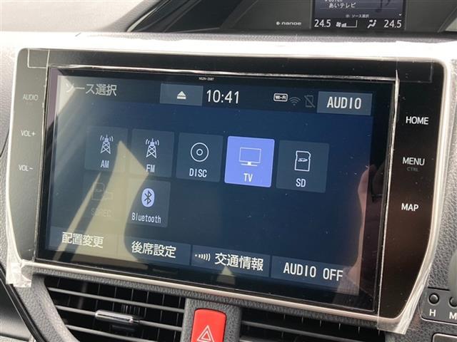 ノア Ｓｉ　ダブルバイビーＩＩＩ　ワンオーナー　純正ナビ　ＤＶＤ　ＣＤ　Ｂｌｕｅｔｏｏｔｈ　ＳＤ／フルセグテレビ　バックカメラ　純正フリップダウンモニター　ＴＲＤフルアエアロ　ＴＲＤ１７インチＡＷ　両側パワースライドドア（9枚目）