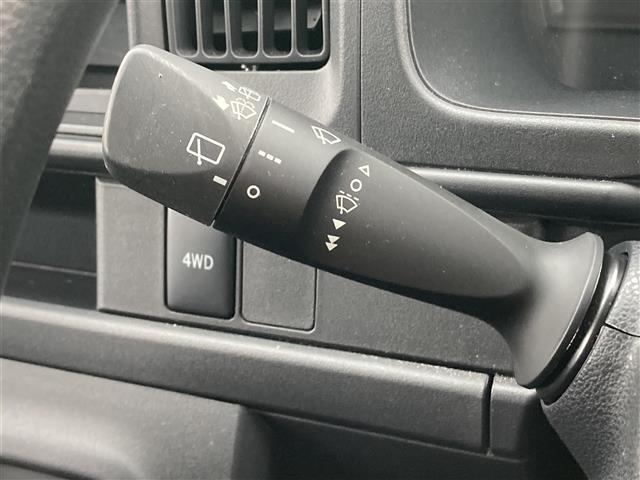 ハイゼットカーゴ Ｇ　ＳＡ　１オーナー　パートタイム４ＷＤ　純正オーディオ　ＡＭ　ＦＭ　リモコンキー　ゴムフロアマット　アイドリングストップ　取扱説明書　保証書（4枚目）