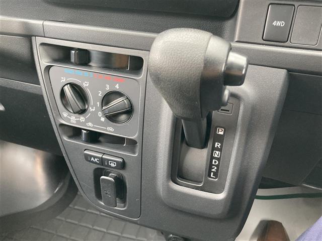 ハイゼットカーゴ Ｇ　ＳＡ　１オーナー　パートタイム４ＷＤ　純正オーディオ　ＡＭ　ＦＭ　リモコンキー　ゴムフロアマット　アイドリングストップ　取扱説明書　保証書（9枚目）