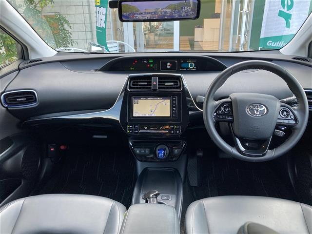 プリウス Sツーリングセレクション 純正ナビ CD DVD フルセグTV Bluetooth バックカメラ プリクラッシュセーフティー レーダークルーズコントロール ビルトインETC レザーシート シートヒーター(2枚目)