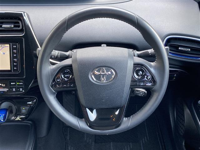 プリウス Sツーリングセレクション 純正ナビ CD DVD フルセグTV Bluetooth バックカメラ プリクラッシュセーフティー レーダークルーズコントロール ビルトインETC レザーシート シートヒーター(3枚目)