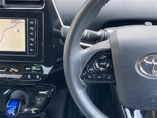 プリウス Sツーリングセレクション 純正ナビ CD DVD フルセグTV Bluetooth バックカメラ プリクラッシュセーフティー レーダークルーズコントロール ビルトインETC レザーシート シートヒーター(4枚目)