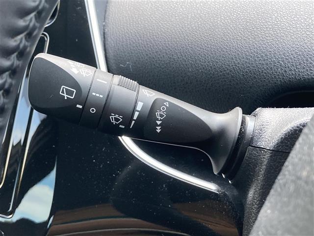 プリウス Sツーリングセレクション 純正ナビ CD DVD フルセグTV Bluetooth バックカメラ プリクラッシュセーフティー レーダークルーズコントロール ビルトインETC レザーシート シートヒーター(6枚目)