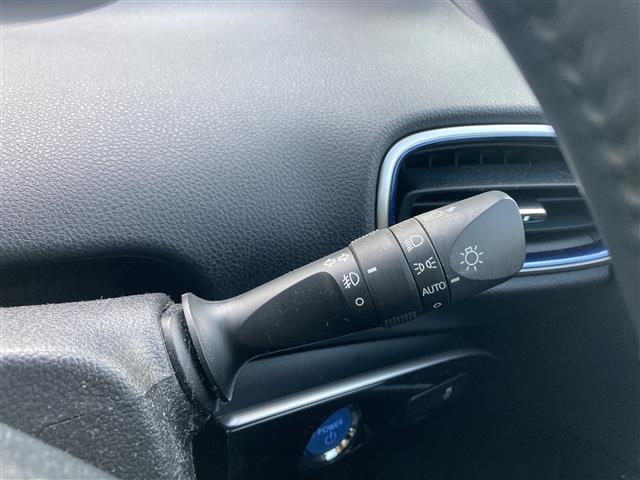 プリウス Sツーリングセレクション 純正ナビ CD DVD フルセグTV Bluetooth バックカメラ プリクラッシュセーフティー レーダークルーズコントロール ビルトインETC レザーシート シートヒーター(7枚目)