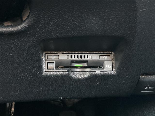 プリウス Sツーリングセレクション 純正ナビ CD DVD フルセグTV Bluetooth バックカメラ プリクラッシュセーフティー レーダークルーズコントロール ビルトインETC レザーシート シートヒーター(17枚目)