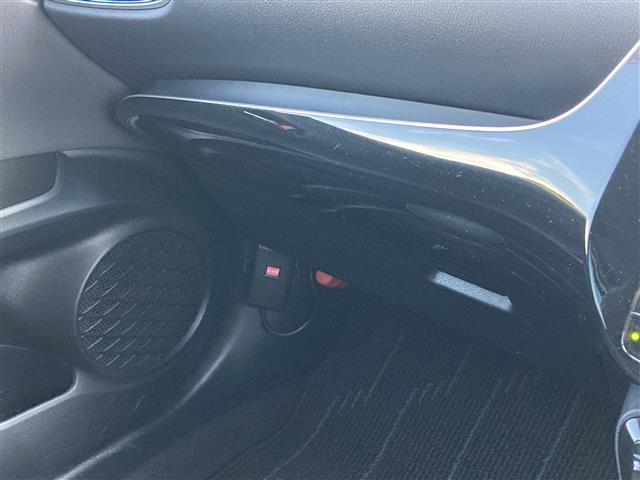 プリウス Sツーリングセレクション 純正ナビ CD DVD フルセグTV Bluetooth バックカメラ プリクラッシュセーフティー レーダークルーズコントロール ビルトインETC レザーシート シートヒーター(19枚目)