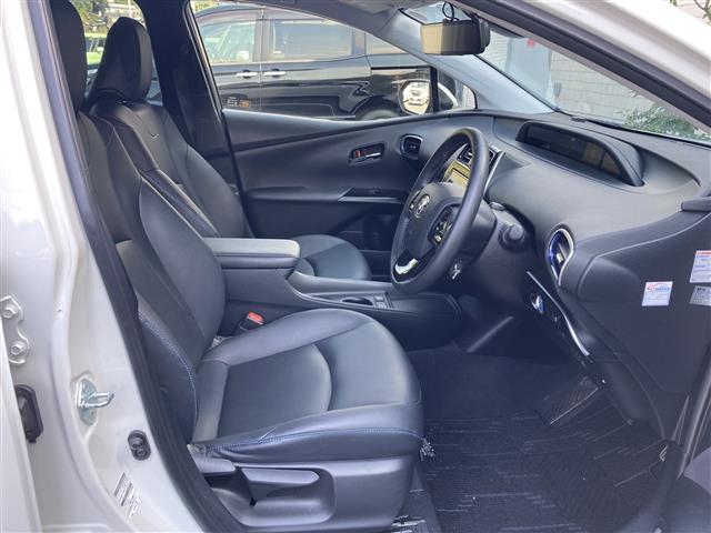 プリウス Sツーリングセレクション 純正ナビ CD DVD フルセグTV Bluetooth バックカメラ プリクラッシュセーフティー レーダークルーズコントロール ビルトインETC レザーシート シートヒーター(21枚目)