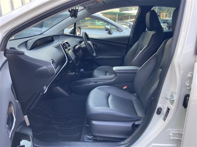 プリウス Sツーリングセレクション 純正ナビ CD DVD フルセグTV Bluetooth バックカメラ プリクラッシュセーフティー レーダークルーズコントロール ビルトインETC レザーシート シートヒーター(24枚目)