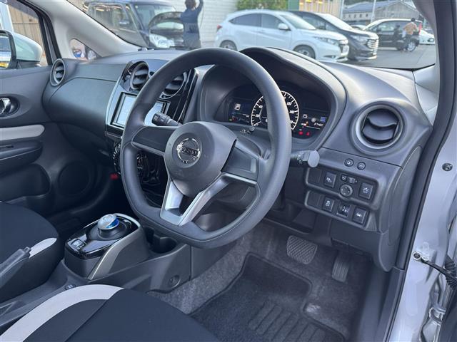 ノート ｅ－パワー　Ｂ　アラウンドビューモニター　前後コーナーセンサー　ナビ　Ｂｌｕｅｔｏｏｔｈ　禁煙車　ＥＴＣ（18枚目）