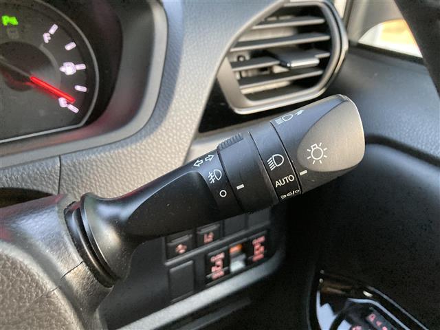 ヴォクシー ＺＳ　煌ＩＩＩ　純正１０型ナビ　フルセグＴＶ　バックカメラ　両側パワースライドドア　クルーズコントロール　ＬＥＤヘッドライト　オートハイビーム　衝突軽減システム　クリアランスソナー　ハーフレザー　禁煙車　７名乗車（7枚目）