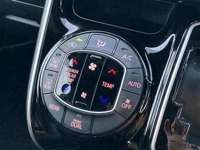 ヴォクシー ＺＳ　煌ＩＩＩ　純正１０型ナビ　フルセグＴＶ　バックカメラ　両側パワースライドドア　クルーズコントロール　ＬＥＤヘッドライト　オートハイビーム　衝突軽減システム　クリアランスソナー　ハーフレザー　禁煙車　７名乗車（13枚目）