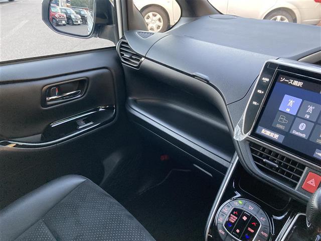 ヴォクシー ＺＳ　煌ＩＩＩ　純正１０型ナビ　フルセグＴＶ　バックカメラ　両側パワースライドドア　クルーズコントロール　ＬＥＤヘッドライト　オートハイビーム　衝突軽減システム　クリアランスソナー　ハーフレザー　禁煙車　７名乗車（17枚目）