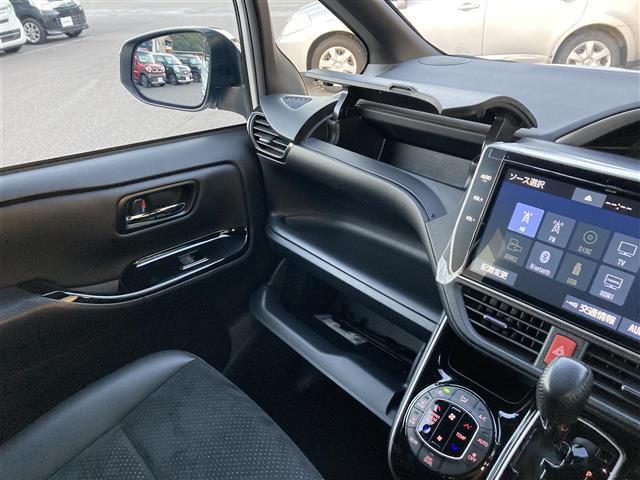 ヴォクシー ＺＳ　煌ＩＩＩ　純正１０型ナビ　フルセグＴＶ　バックカメラ　両側パワースライドドア　クルーズコントロール　ＬＥＤヘッドライト　オートハイビーム　衝突軽減システム　クリアランスソナー　ハーフレザー　禁煙車　７名乗車（18枚目）