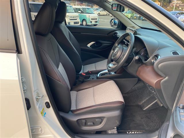 ヤリスクロス Z 純正8インチディスプレイオーディオ ナビキット フルセグTV Bluetooth パノラミックビューモニター ビルトインETC 前後ドライブレコーダー 合皮/ファブリックコンビシート 前席温シート(17枚目)