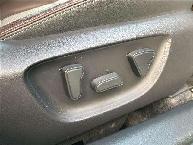 ヤリスクロス Z 純正8インチディスプレイオーディオ ナビキット フルセグTV Bluetooth パノラミックビューモニター ビルトインETC 前後ドライブレコーダー 合皮/ファブリックコンビシート 前席温シート(19枚目)