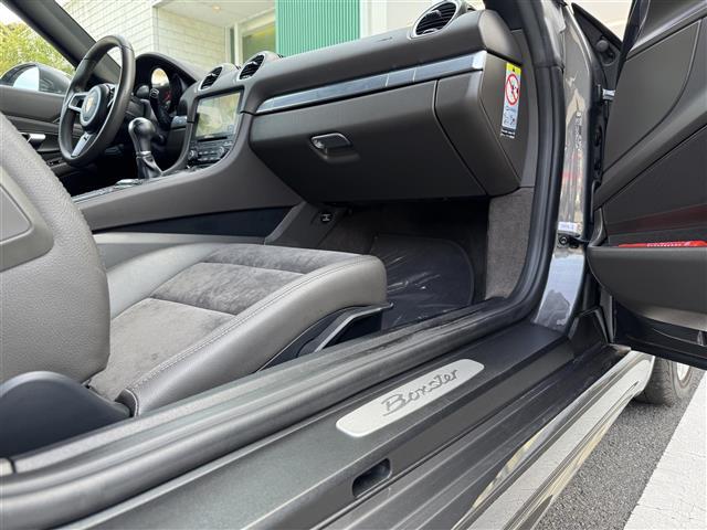 718ボクスター 718ボクスター 6速マニュアル 左ハンドル PASM 禁煙車 GTスポーツステアリング 19インチアルミ シートヒーター ハーフレザー アゲートグレーメタリック 禁煙車(21枚目)