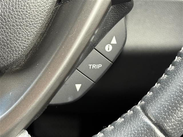 フリード クロスター・ホンダセンシング　純正９型ナビ　両側電動スライドドア　禁煙車　フルセグＴＶ　衝突軽減システム　アダプティブクルーズコントロール　シートヒーター　前後ドライブレコーダー　バックカメラ　ＥＴＣ　ＬＥＤヘッドライト（10枚目）