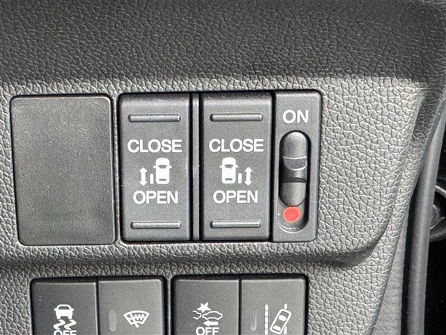 フリード クロスター・ホンダセンシング　純正９型ナビ　両側電動スライドドア　禁煙車　フルセグＴＶ　衝突軽減システム　アダプティブクルーズコントロール　シートヒーター　前後ドライブレコーダー　バックカメラ　ＥＴＣ　ＬＥＤヘッドライト（14枚目）