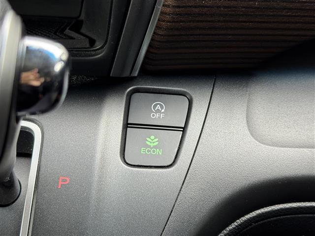 フリード クロスター・ホンダセンシング　純正９型ナビ　両側電動スライドドア　禁煙車　フルセグＴＶ　衝突軽減システム　アダプティブクルーズコントロール　シートヒーター　前後ドライブレコーダー　バックカメラ　ＥＴＣ　ＬＥＤヘッドライト（19枚目）