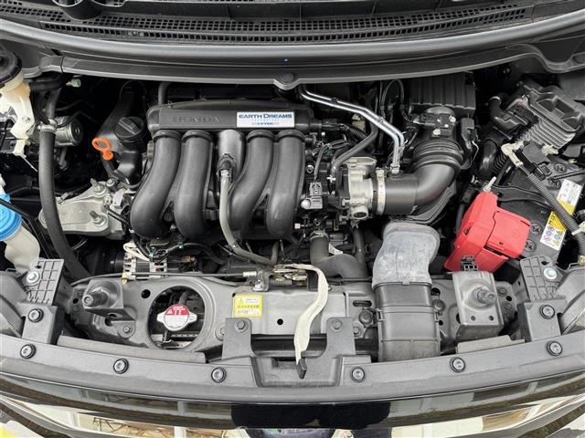 フリード クロスター・ホンダセンシング　純正９型ナビ　両側電動スライドドア　禁煙車　フルセグＴＶ　衝突軽減システム　アダプティブクルーズコントロール　シートヒーター　前後ドライブレコーダー　バックカメラ　ＥＴＣ　ＬＥＤヘッドライト（41枚目）