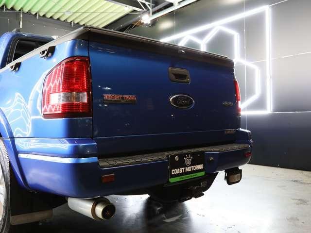エクスプローラースポーツトラック ＸＬＴ　トノカバー／クルーズコントロール／ｃａｒｒｏｚｚｅｒｉａメモリーナビ／サンルーフ／ルーフレール／ＨＩＤヘットランプ／ＥＴＣ／地デジ／バックモニター／純正１７インチホイール／Ｂｌｕｅｔｏｏｔ／電動シート（12枚目）
