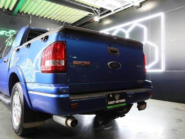 エクスプローラースポーツトラック ＸＬＴ　トノカバー／クルーズコントロール／ｃａｒｒｏｚｚｅｒｉａメモリーナビ／サンルーフ／ルーフレール／ＨＩＤヘットランプ／ＥＴＣ／地デジ／バックモニター／純正１７インチホイール／Ｂｌｕｅｔｏｏｔ／電動シート（13枚目）