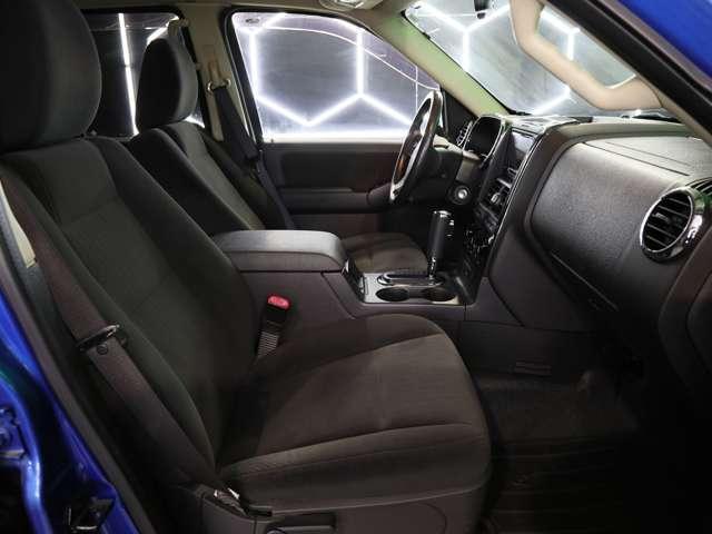エクスプローラースポーツトラック ＸＬＴ　トノカバー／クルーズコントロール／ｃａｒｒｏｚｚｅｒｉａメモリーナビ／サンルーフ／ルーフレール／ＨＩＤヘットランプ／ＥＴＣ／地デジ／バックモニター／純正１７インチホイール／Ｂｌｕｅｔｏｏｔ／電動シート（26枚目）