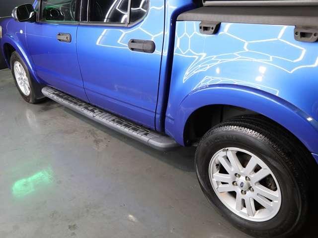 エクスプローラースポーツトラック ＸＬＴ　トノカバー／クルーズコントロール／ｃａｒｒｏｚｚｅｒｉａメモリーナビ／サンルーフ／ルーフレール／ＨＩＤヘットランプ／ＥＴＣ／地デジ／バックモニター／純正１７インチホイール／Ｂｌｕｅｔｏｏｔ／電動シート（33枚目）