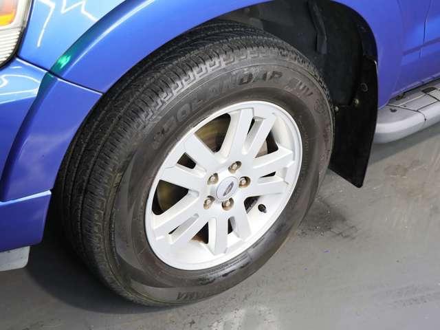 エクスプローラースポーツトラック ＸＬＴ　トノカバー／クルーズコントロール／ｃａｒｒｏｚｚｅｒｉａメモリーナビ／サンルーフ／ルーフレール／ＨＩＤヘットランプ／ＥＴＣ／地デジ／バックモニター／純正１７インチホイール／Ｂｌｕｅｔｏｏｔ／電動シート（35枚目）