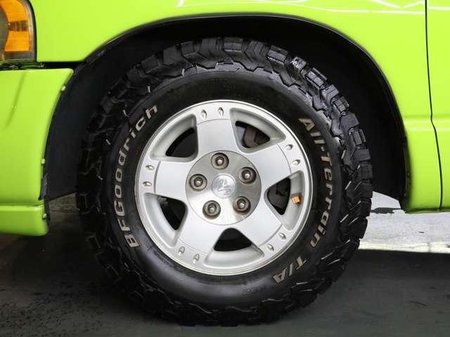 ダッジ・ラム ララミーＳＬＴ　２ドア　ショートベット　５．７ＥＨＥＭＩ／クルーズコントロール／ＬＥＤヘットライト／ＪＢＡマフラー／トノカバー／ＢＦグットリッチＫＯ２／ＥＴＣ／電動シ－ト（24枚目）