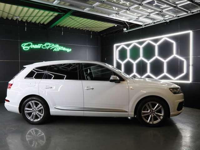Ｑ７ Ｑ７　２．０ＴＦＳＩクワトロＳラインパッケージ　４ＷＤ　Ｓラインパッケージ／７シ－タ－／マトリクスＬＥＤヘッドライト／黒革アダプティブクルーズコントロール／全周囲カメラ／パワ－バックドア／シートヒーター／アンビエントライト／エアサスペンション／後席モニター（4枚目）