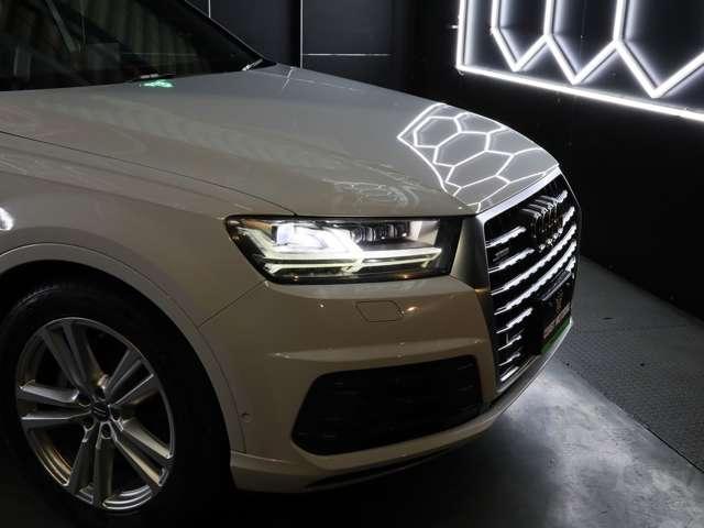 Ｑ７ Ｑ７　２．０ＴＦＳＩクワトロＳラインパッケージ　４ＷＤ　Ｓラインパッケージ／７シ－タ－／マトリクスＬＥＤヘッドライト／黒革アダプティブクルーズコントロール／全周囲カメラ／パワ－バックドア／シートヒーター／アンビエントライト／エアサスペンション／後席モニター（9枚目）