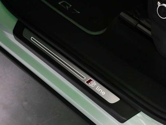 Ｑ７ Ｑ７　２．０ＴＦＳＩクワトロＳラインパッケージ　４ＷＤ　Ｓラインパッケージ／７シ－タ－／マトリクスＬＥＤヘッドライト／黒革アダプティブクルーズコントロール／全周囲カメラ／パワ－バックドア／シートヒーター／アンビエントライト／エアサスペンション／後席モニター（15枚目）