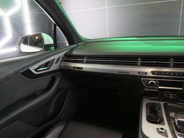 Ｑ７ Ｑ７　２．０ＴＦＳＩクワトロＳラインパッケージ　４ＷＤ　Ｓラインパッケージ／７シ－タ－／マトリクスＬＥＤヘッドライト／黒革アダプティブクルーズコントロール／全周囲カメラ／パワ－バックドア／シートヒーター／アンビエントライト／エアサスペンション／後席モニター（16枚目）