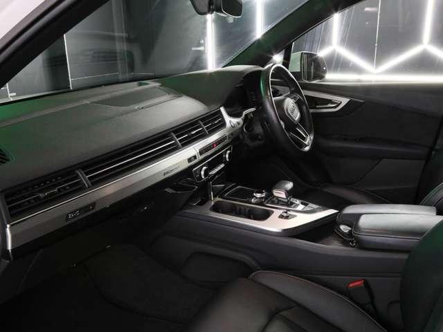 Ｑ７ Ｑ７　２．０ＴＦＳＩクワトロＳラインパッケージ　４ＷＤ　Ｓラインパッケージ／７シ－タ－／マトリクスＬＥＤヘッドライト／黒革アダプティブクルーズコントロール／全周囲カメラ／パワ－バックドア／シートヒーター／アンビエントライト／エアサスペンション／後席モニター（18枚目）