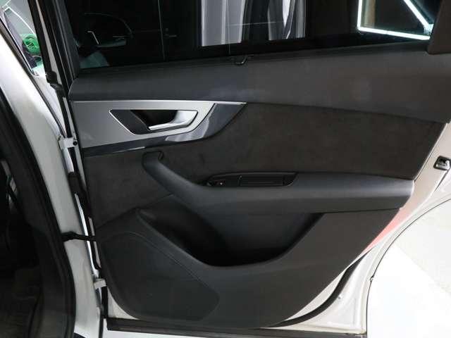 Ｑ７ Ｑ７　２．０ＴＦＳＩクワトロＳラインパッケージ　４ＷＤ　Ｓラインパッケージ／７シ－タ－／マトリクスＬＥＤヘッドライト／黒革アダプティブクルーズコントロール／全周囲カメラ／パワ－バックドア／シートヒーター／アンビエントライト／エアサスペンション／後席モニター（31枚目）