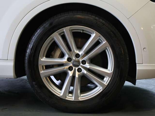 Ｑ７ Ｑ７　２．０ＴＦＳＩクワトロＳラインパッケージ　４ＷＤ　Ｓラインパッケージ／７シ－タ－／マトリクスＬＥＤヘッドライト／黒革アダプティブクルーズコントロール／全周囲カメラ／パワ－バックドア／シートヒーター／アンビエントライト／エアサスペンション／後席モニター（33枚目）