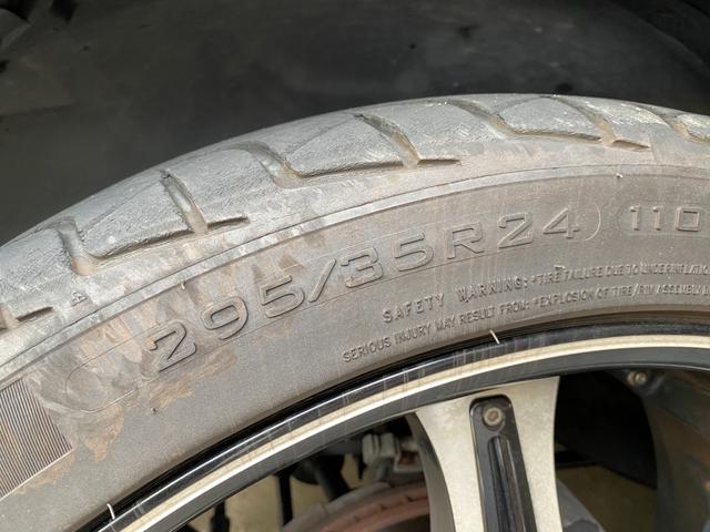 キャデラックエスカレード 　新車並行　実走行　ローダウン　レクサーニＬＸ－７　２４ＡＷ　２９５／３５Ｒ２４　ＬＥＤテールランプ　社外マフラー　ＢＯＳＥサウンド　サンルーフ　バイパーセキュリティー付き　１ナンバー（5枚目）