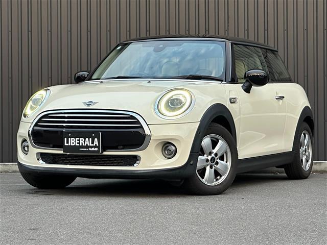 ＭＩＮＩ クーパーＤ　ペッパーＰＫＧ　インテリジェントセーフティ　白シートカバー　サイドスッカル　純ナビ　Ｂカメラ　純１５ＡＷ　ドラレコ　ＬＥＤフォグランプ　ＬＥＤヘッドライト　アームレスト　取扱説明書　保証書　スペアキー（2枚目）