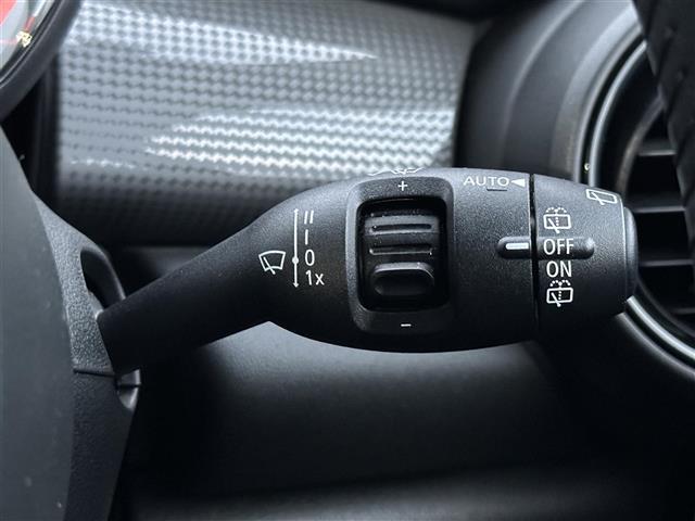 ＭＩＮＩ クーパーＤ　ペッパーＰＫＧ　インテリジェントセーフティ　白シートカバー　サイドスッカル　純ナビ　Ｂカメラ　純１５ＡＷ　ドラレコ　ＬＥＤフォグランプ　ＬＥＤヘッドライト　アームレスト　取扱説明書　保証書　スペアキー（27枚目）