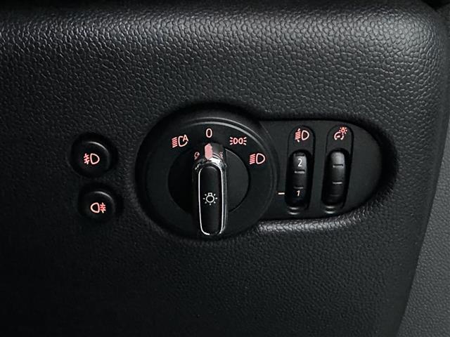 ＭＩＮＩ クーパーＤ　ペッパーＰＫＧ　インテリジェントセーフティ　白シートカバー　サイドスッカル　純ナビ　Ｂカメラ　純１５ＡＷ　ドラレコ　ＬＥＤフォグランプ　ＬＥＤヘッドライト　アームレスト　取扱説明書　保証書　スペアキー（28枚目）