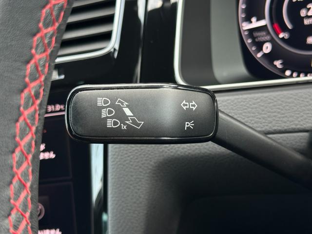 ゴルフＧＴＩ パフォーマンス　限定車　テクノロジーＰＫＧ　ＡＣＣ　黒半革　純１９ＡＷ　ＤｉｓｃｏｖｅｒＰｒｏナビ　ＴＶ　Ｂカメラ　ブラインドスポットディテクション　レーンキープ　ＣａｒＰｌａｙ　オートホールド　パドルシフト　ＬＥＤ（6枚目）